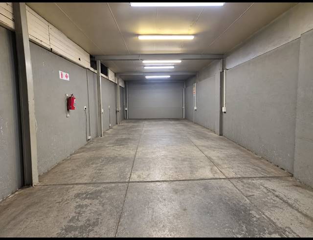 560M² WAREHOUSE TO LET IN FOUNDERS VIEW